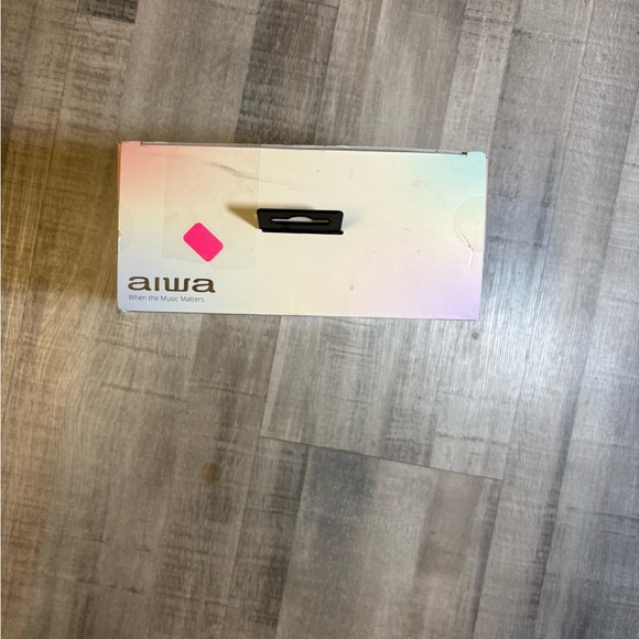 Aiwa Retro Wireless Karaoke Speaker with Two Microphones - Picture 4 of 5